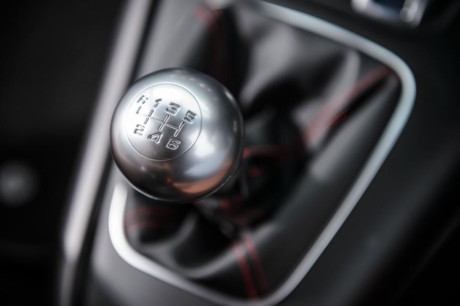 Детали интерьера Alfa Romeo Giulietta (940) 2014 года  (UK) (фото 50 из 54)